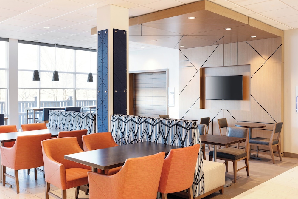 Holiday Inn Express Hocking Hills Logan 66/72