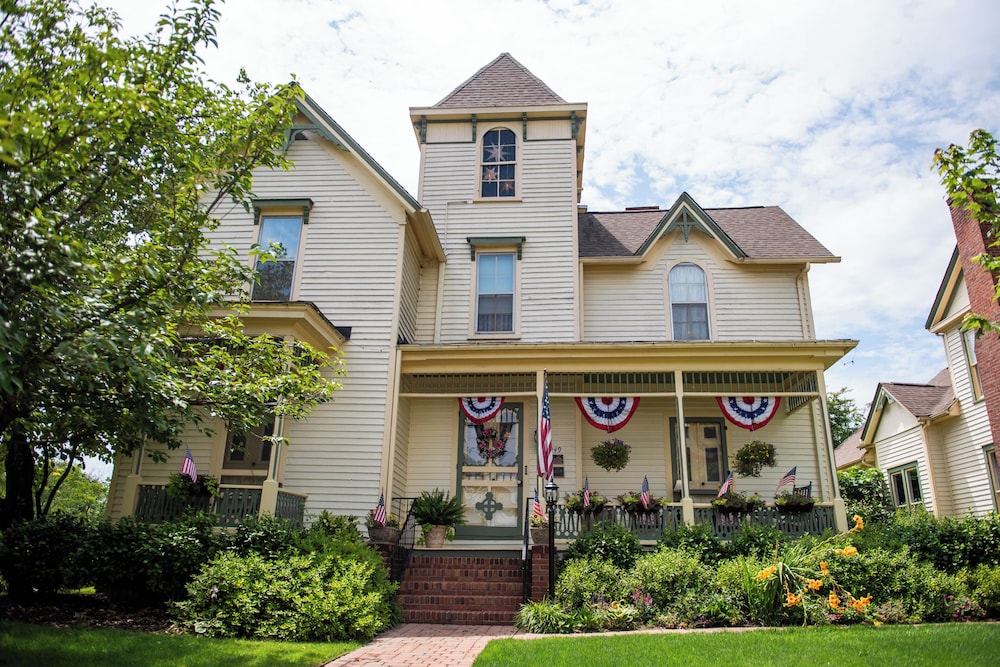 Carrier Houses Bed and Breakfast 4/60