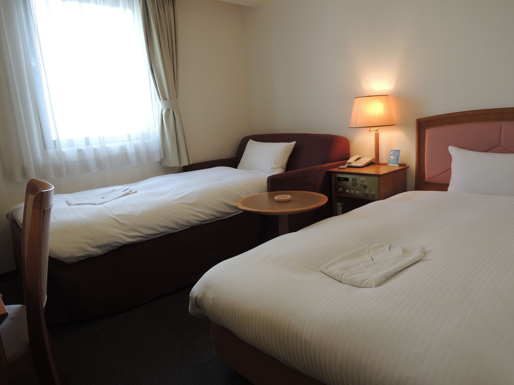 ROOM, TWIN BEDS, SMOKING