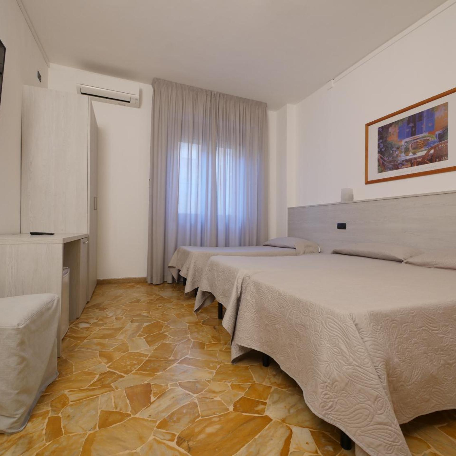 Room, Triple
