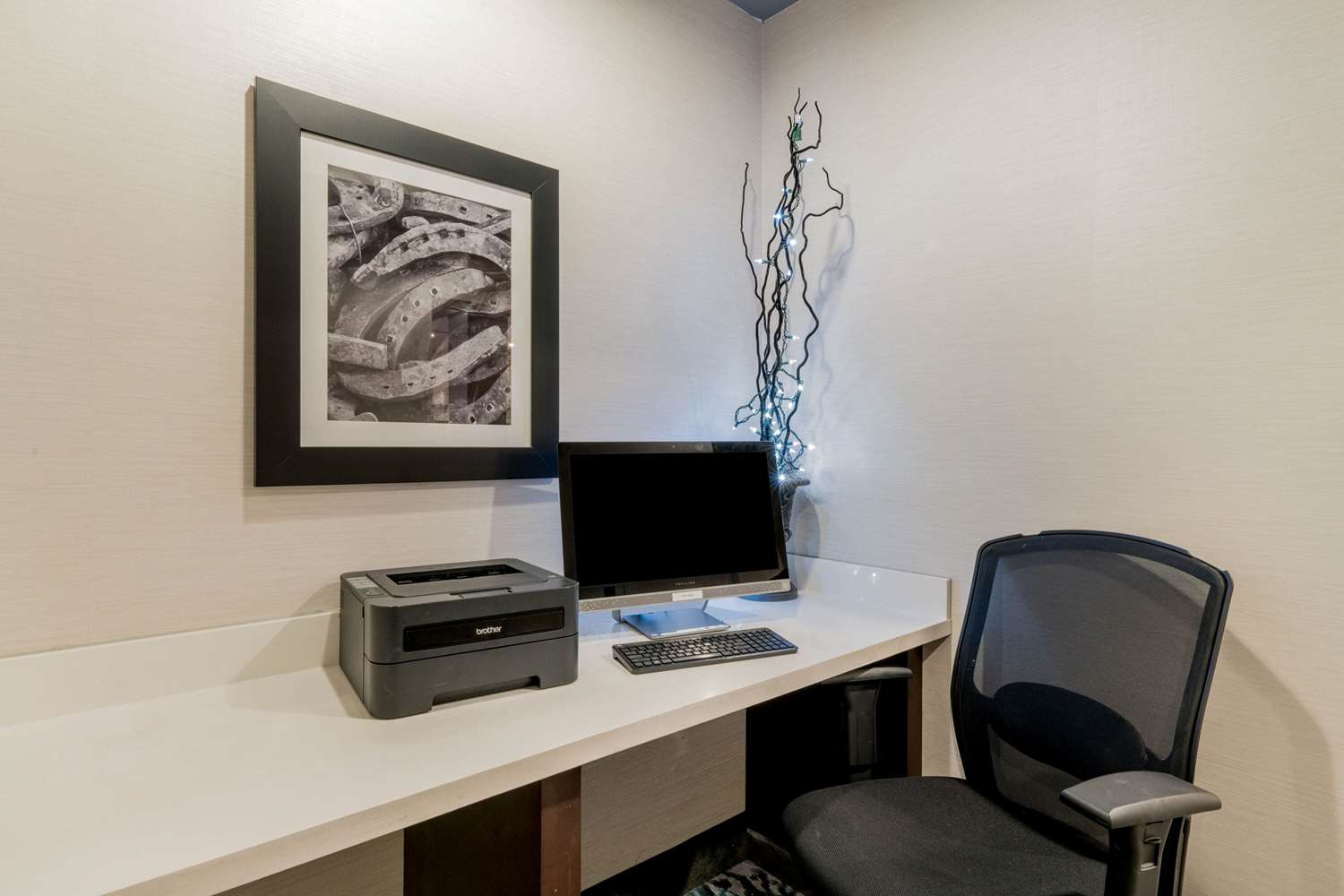 La Quinta Inn & Suites by Wyndham Fort Worth Arlington West 36/41