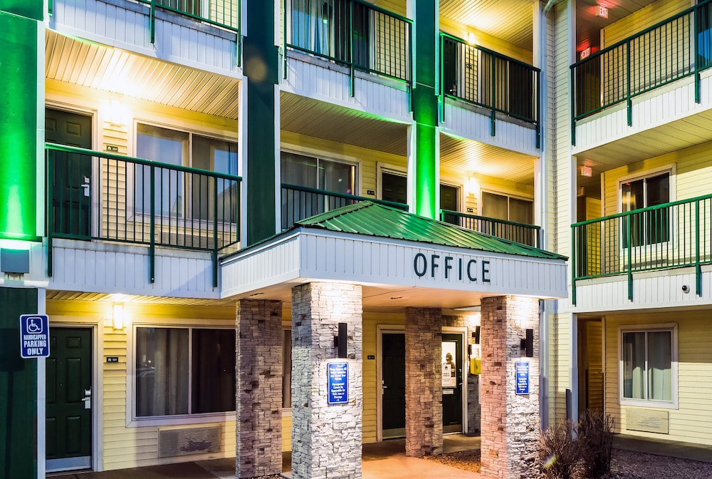HomeTowne Studios By Red Roof Colorado Springs - Airport 1/27