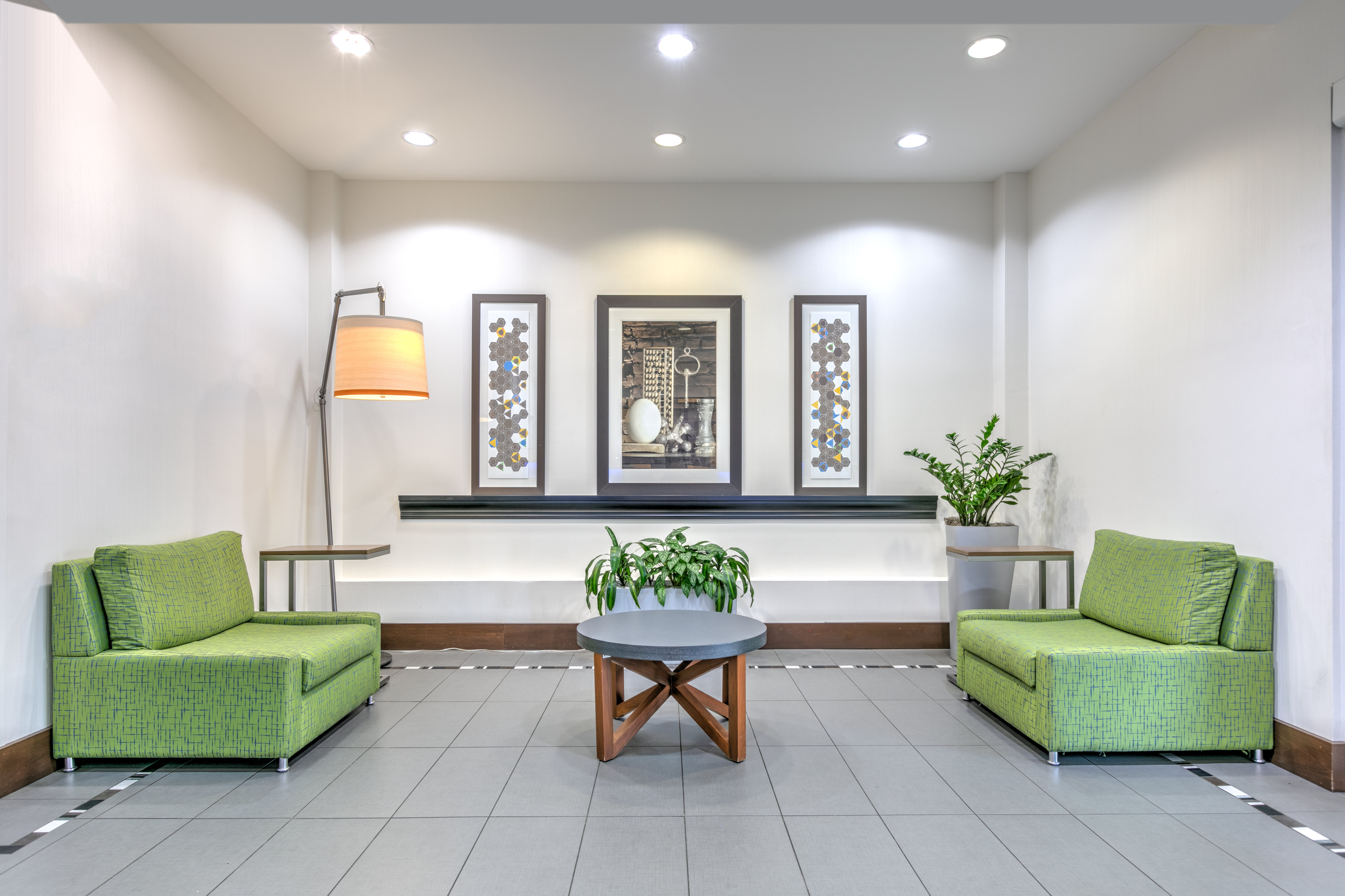 Holiday Inn Express Suites Clute Lake Jackson 42/63