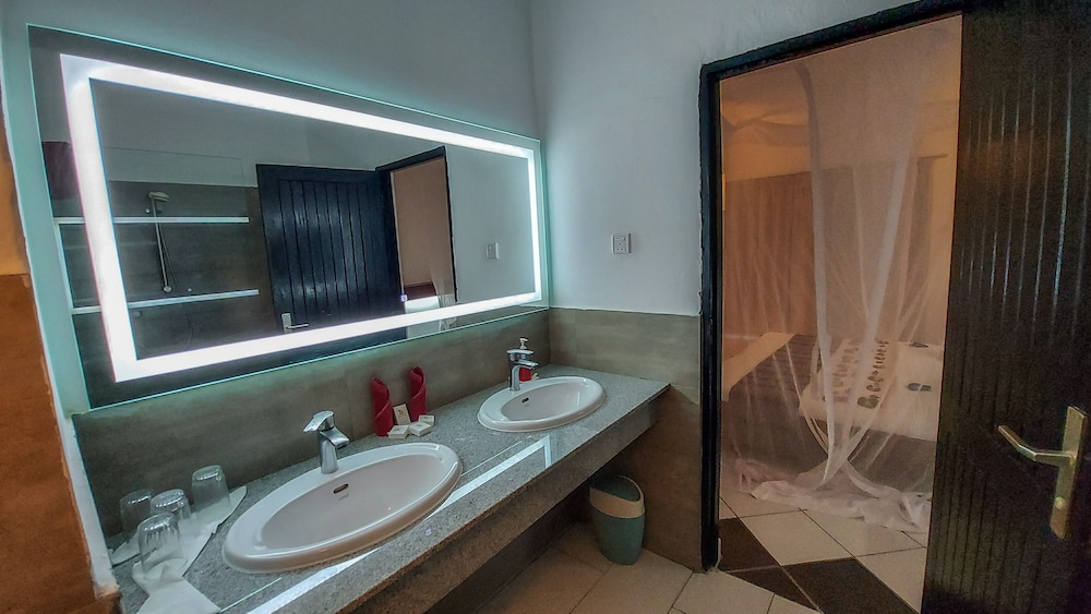 DIANI SEA RESORT 46/50