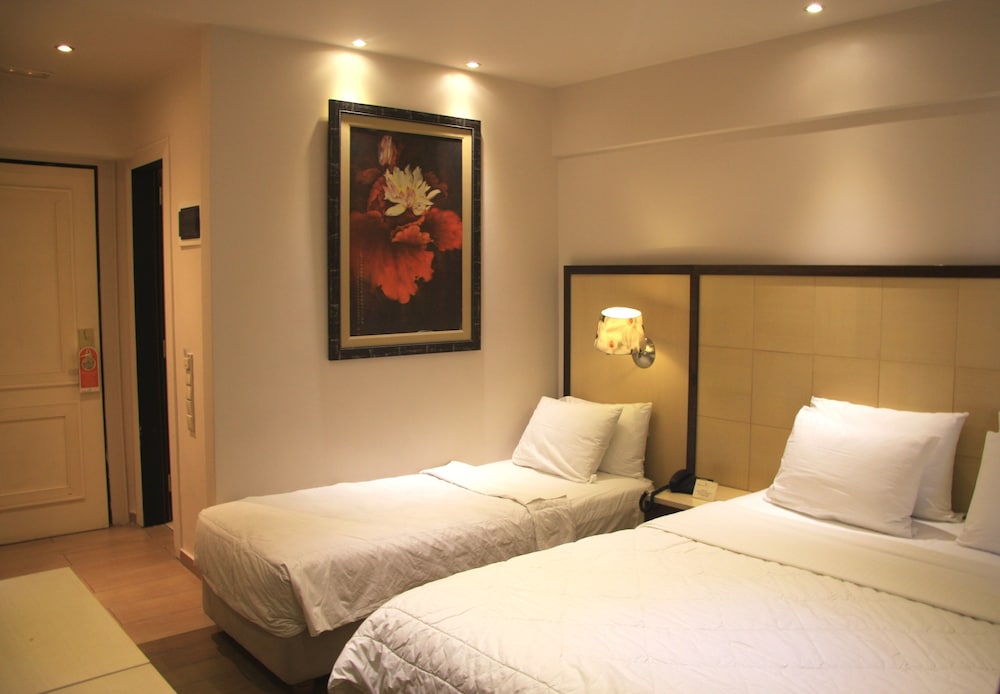 Piraeus City Hotel 24/63