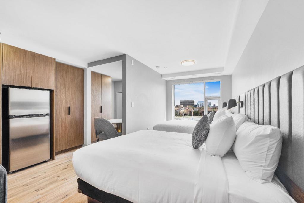Suite, 2 Queen Beds, Sofa