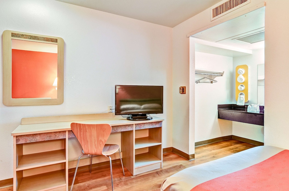 Motel6 Pittsburgh, PA - Crafton 33/50