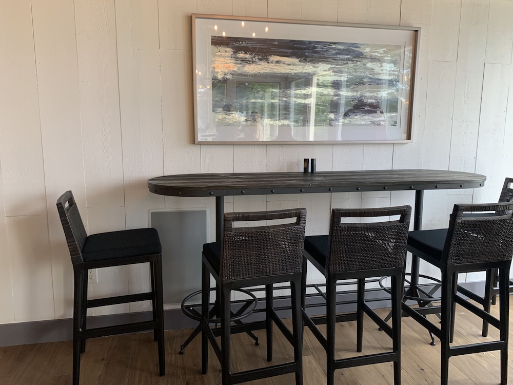 Smuggler’s Cove Inn 21/50