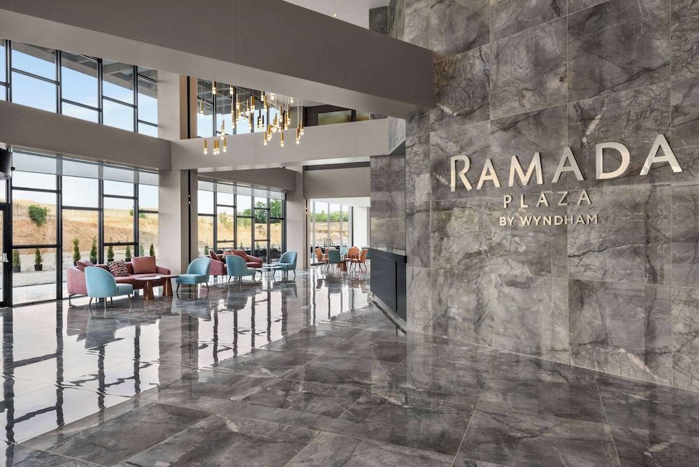 Ramada Plaza By Wyndham Batman 41/50