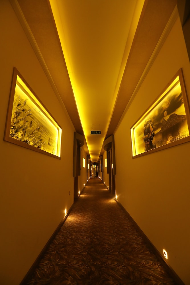 Unluselek Hotel 43/44