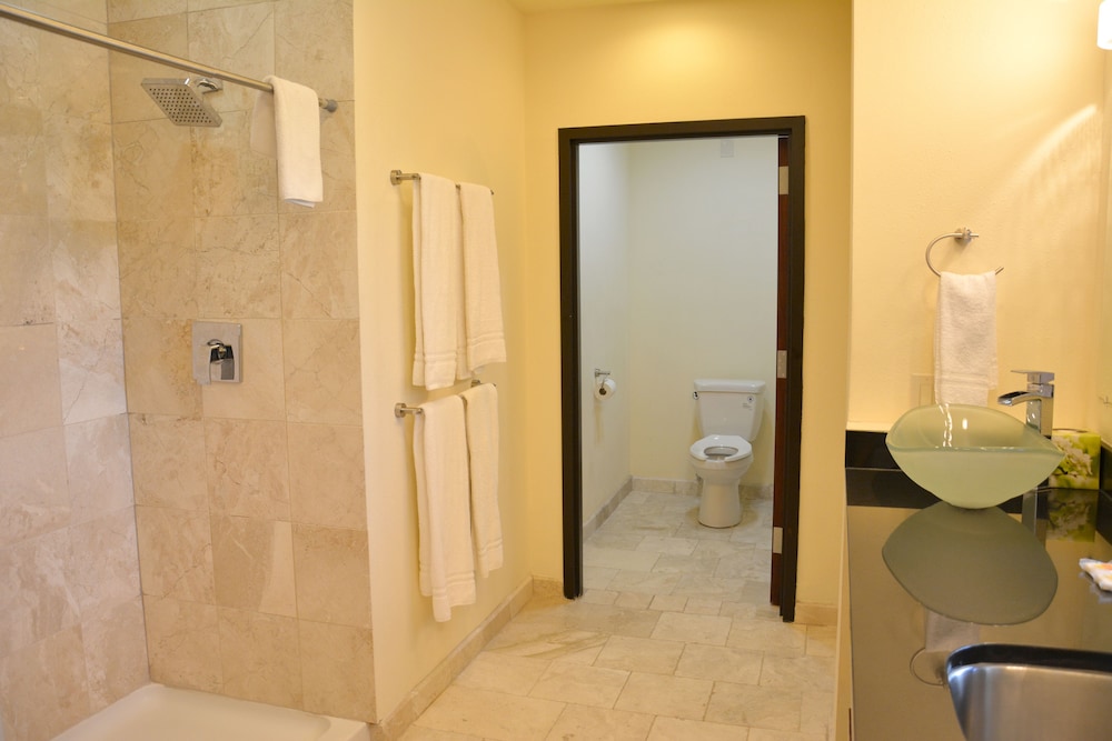Days Inn Suites By Wyndham Milwaukee 25/40