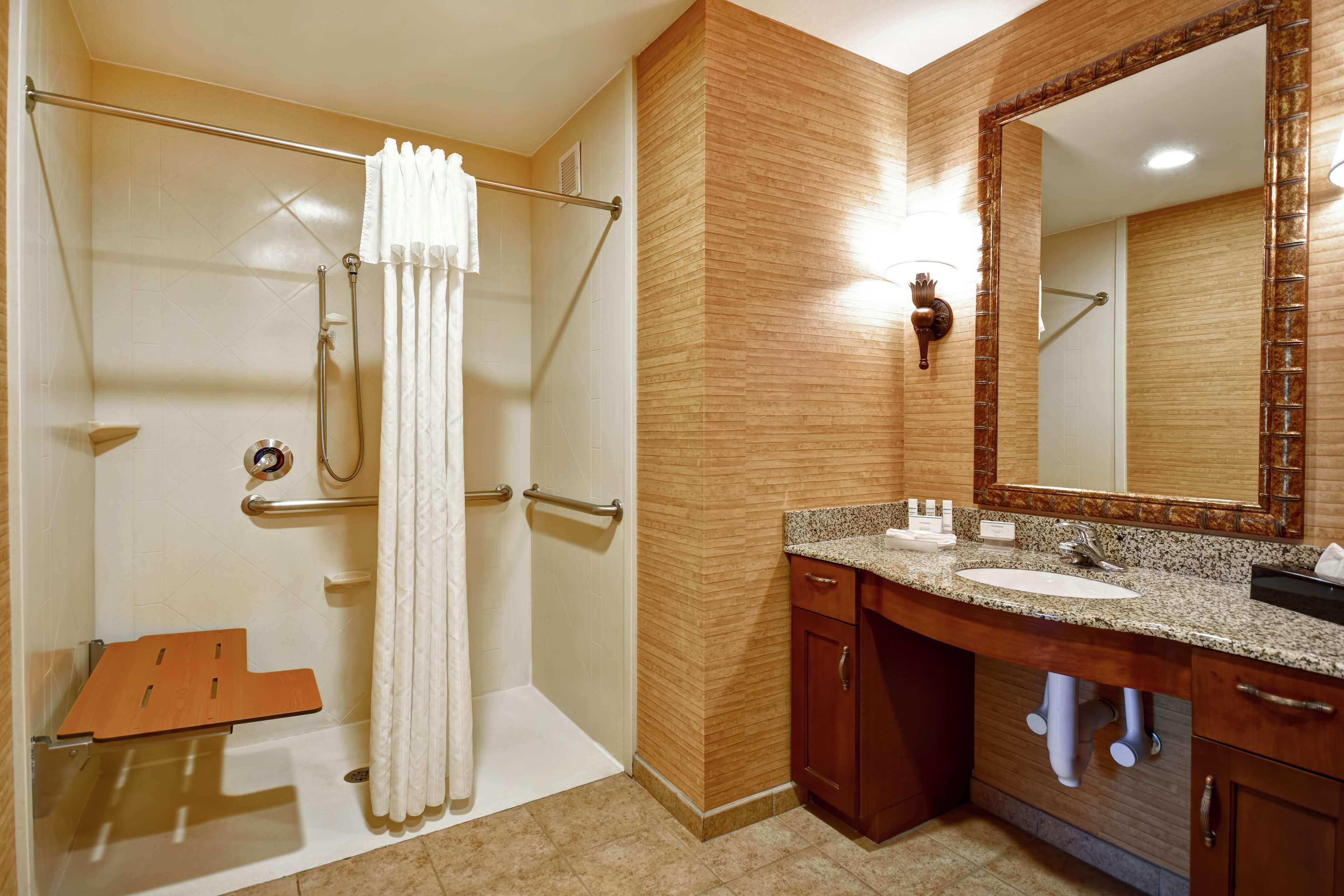 SUITE, KING BED, BAY VIEW, ACCESSIBLE