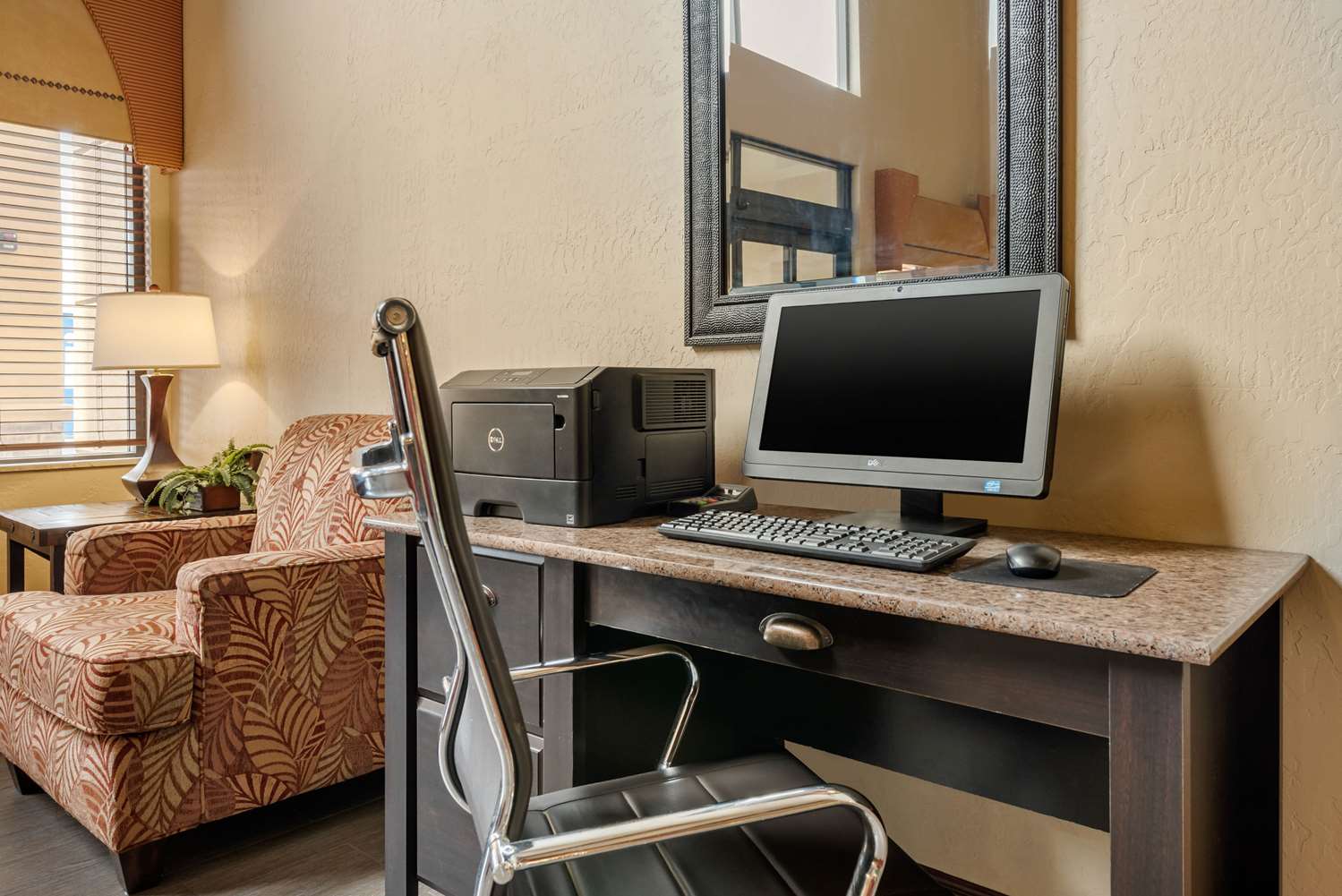 Comfort Suites near Route 66 42/49
