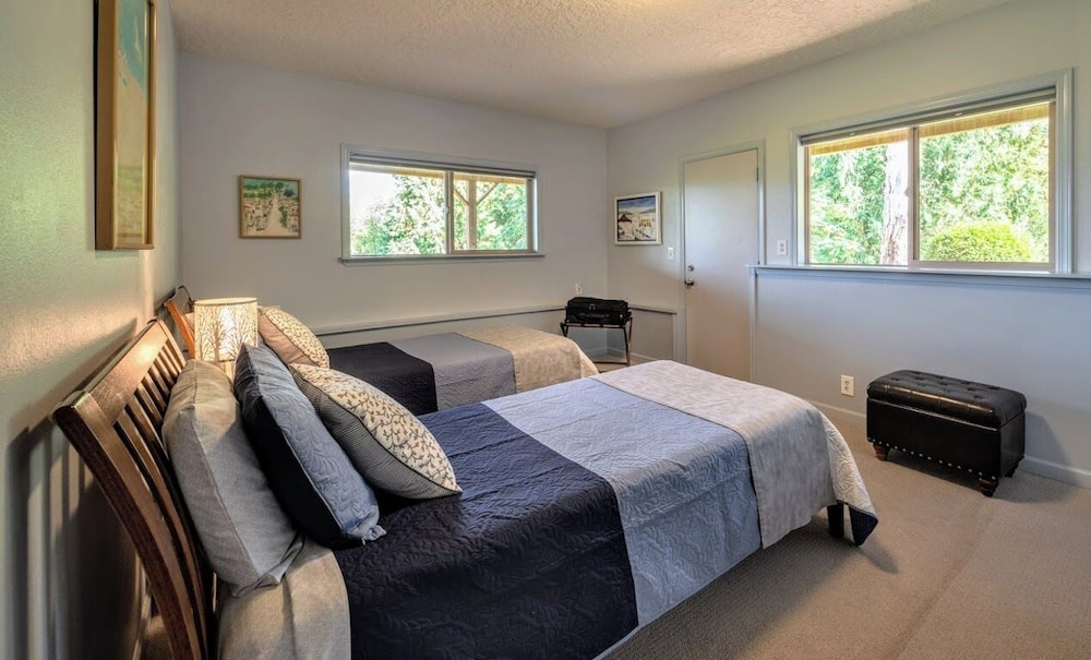 MapleRidge House: A BnB For All Seasons 23/50
