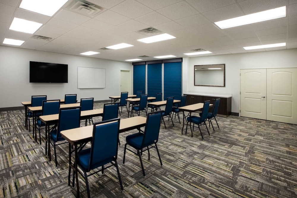 La Quinta Inn And Suites By Wyndham Odessa North 13/17