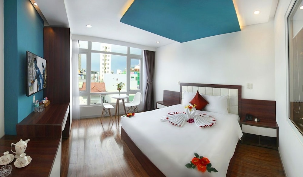 Rich Hotel 15/49