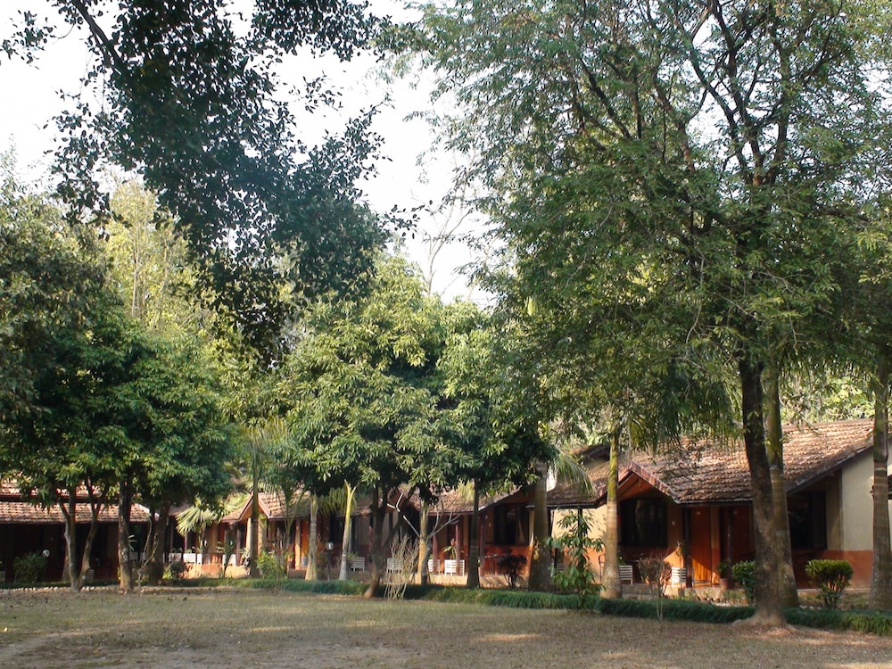 SAFARI NARAYANI LODGE 3/16