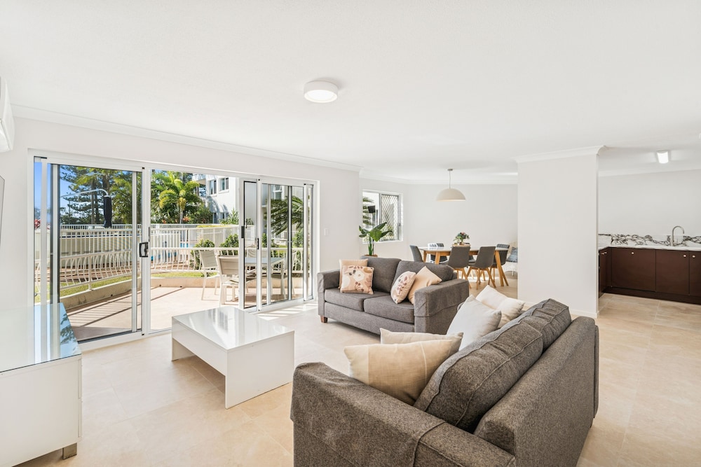 Le Beach Apartments 49/73