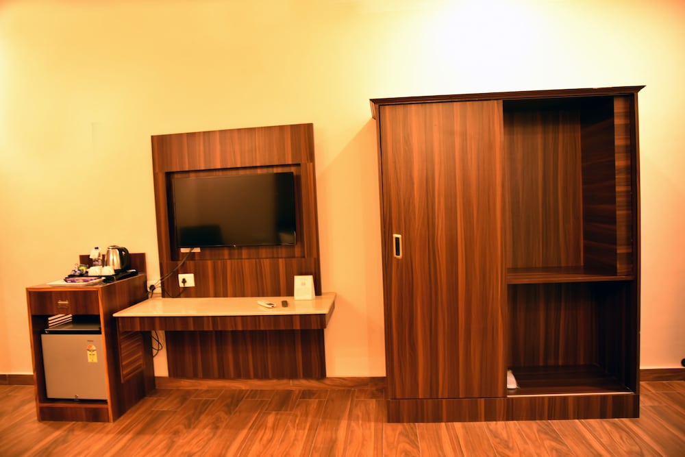 Mastiff Hotel Palampur 52/56