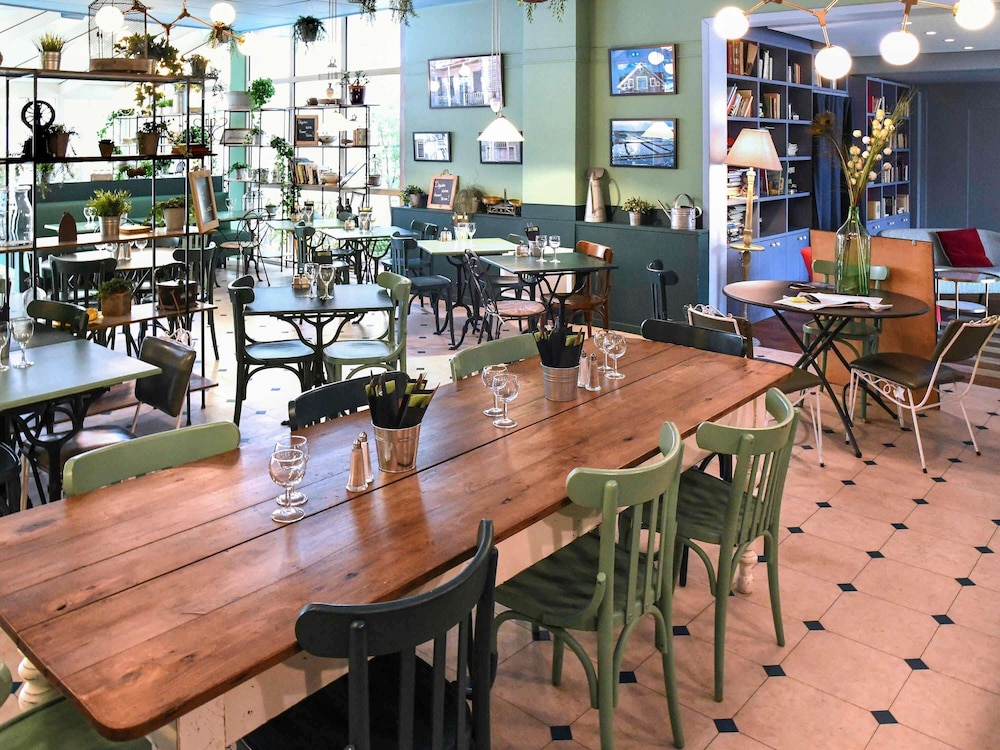 restaurant cafeteria