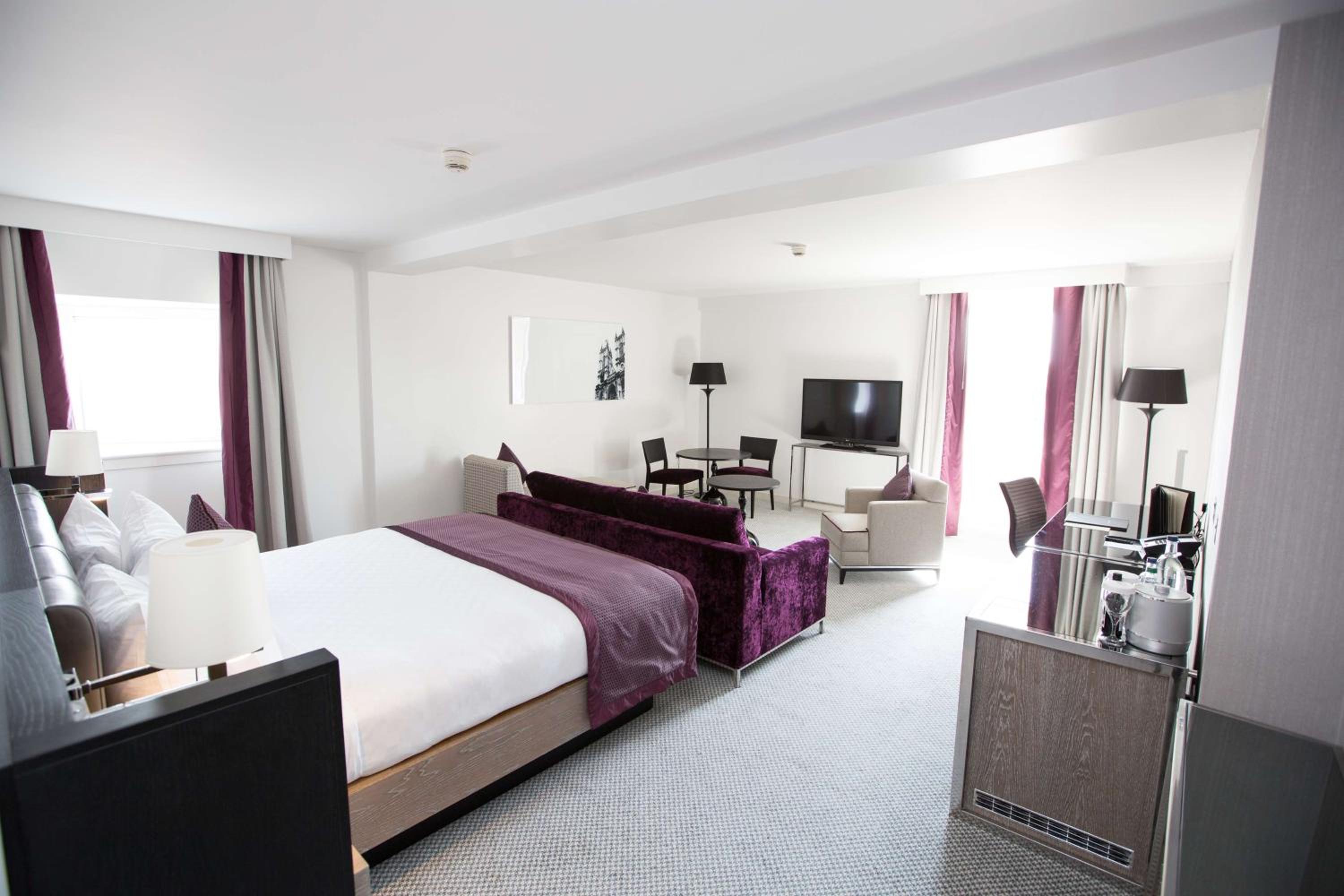 Junior Suite, King Bed, Lounge Access