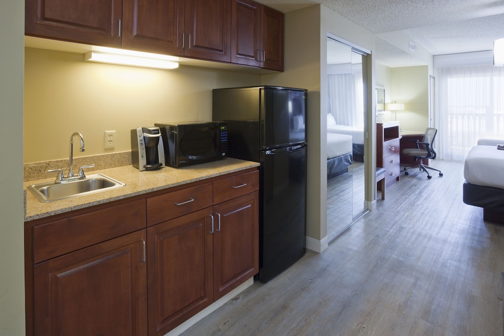 Holiday Inn Hotel Suites Maple Grove Nw Mpls Arbor Lks 13/76