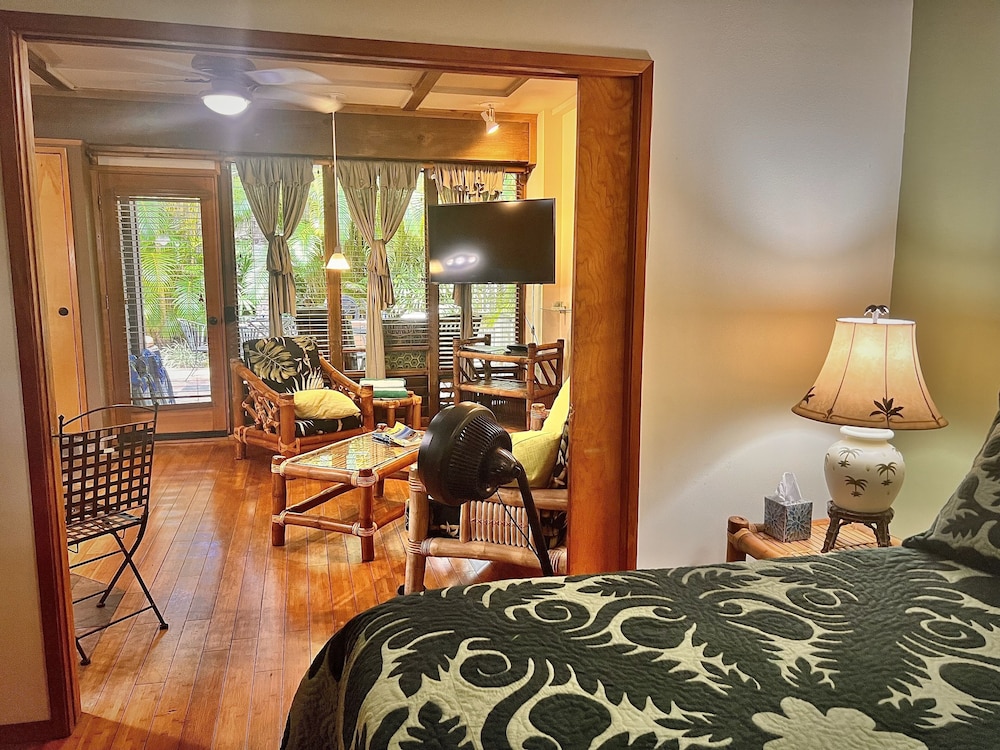 Maui What A Wonderful World B and B 35/76