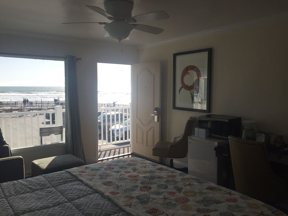 DOLPHIN COVE MOTEL 19/69