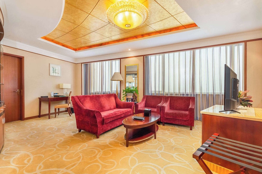Days Hotel and Suites by Wyndham Jiaozuo 23/27
