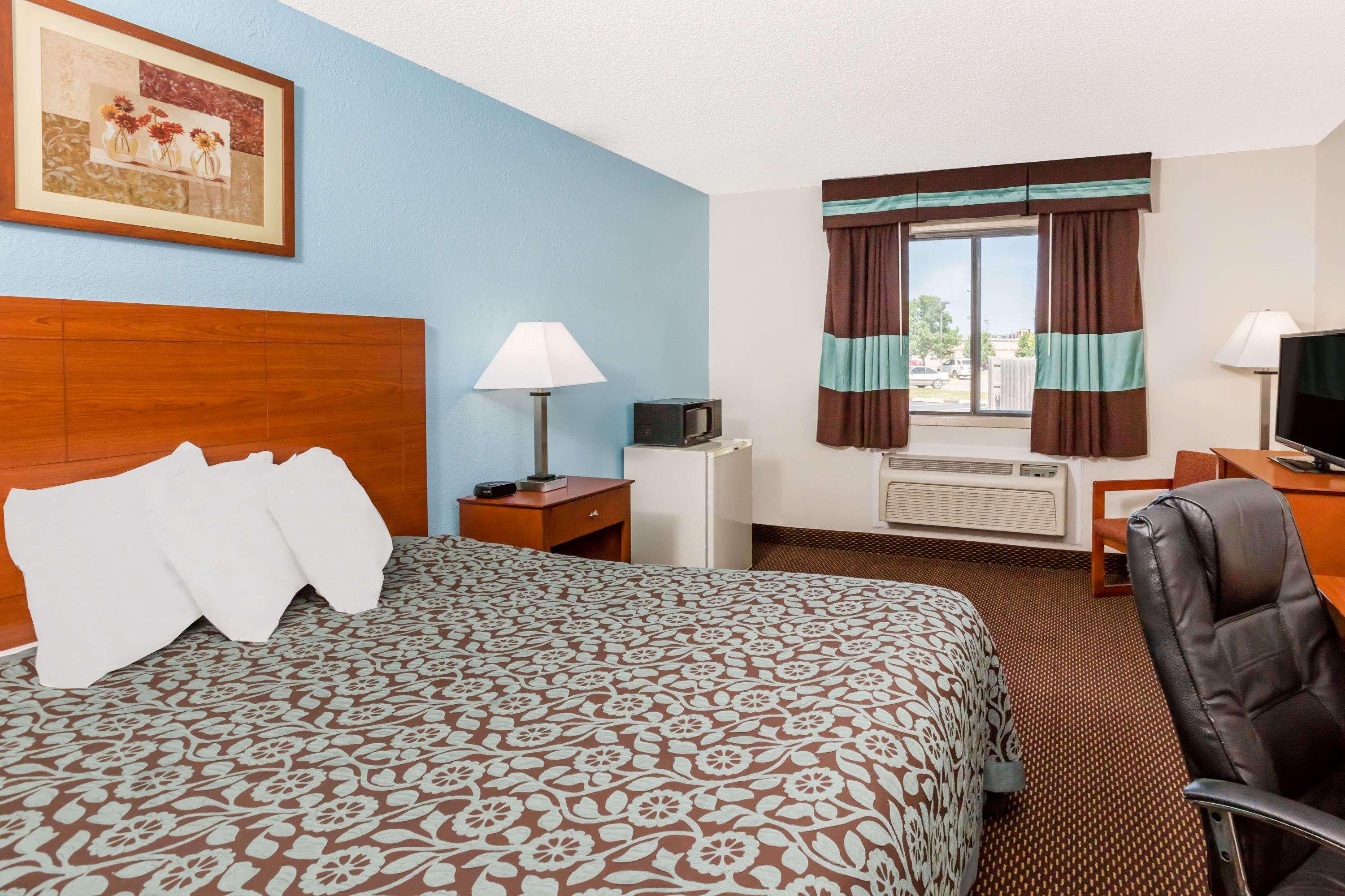 Room, Queen Bed