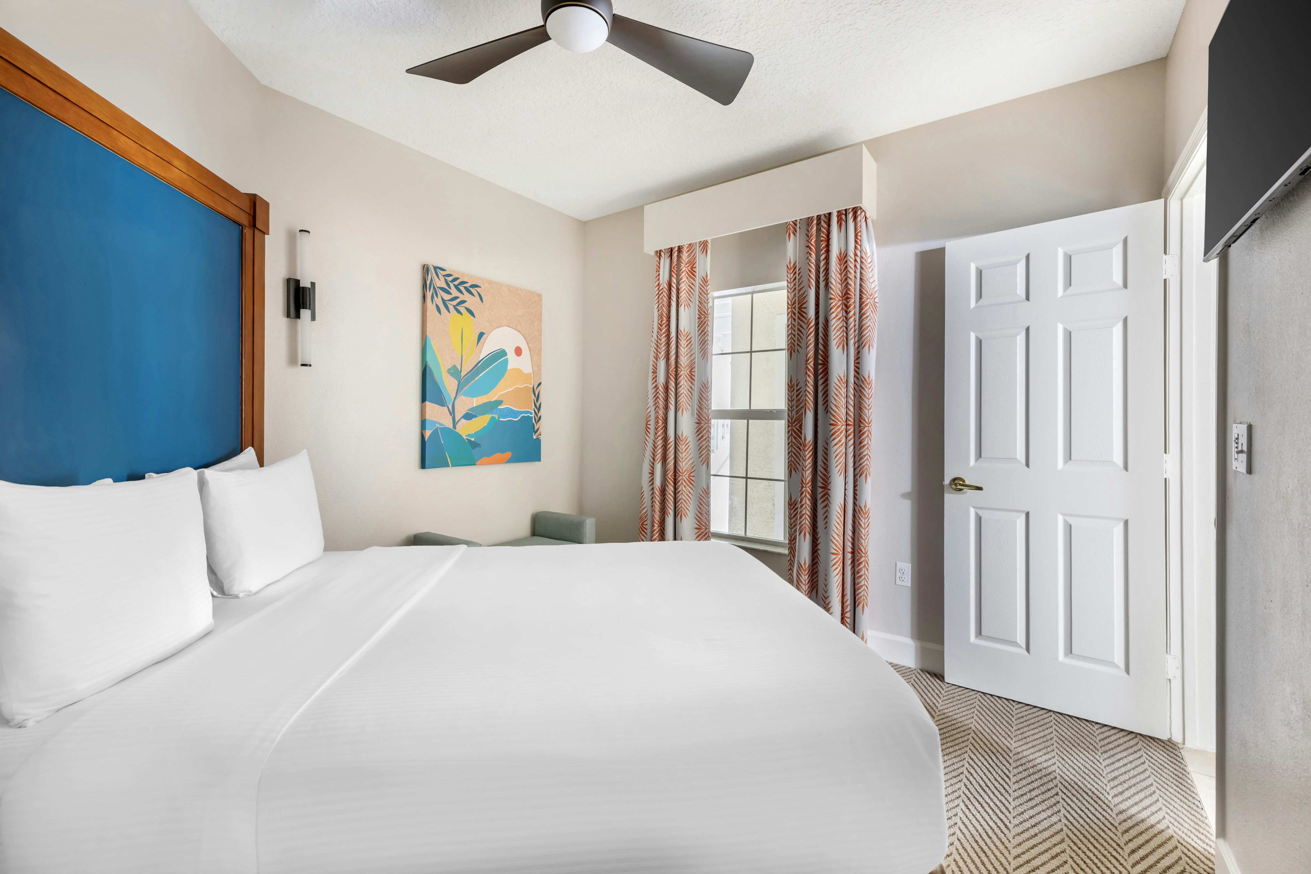 3 BEDROOMS, SUITE, 2 KING BEDS, QUEEN BED
