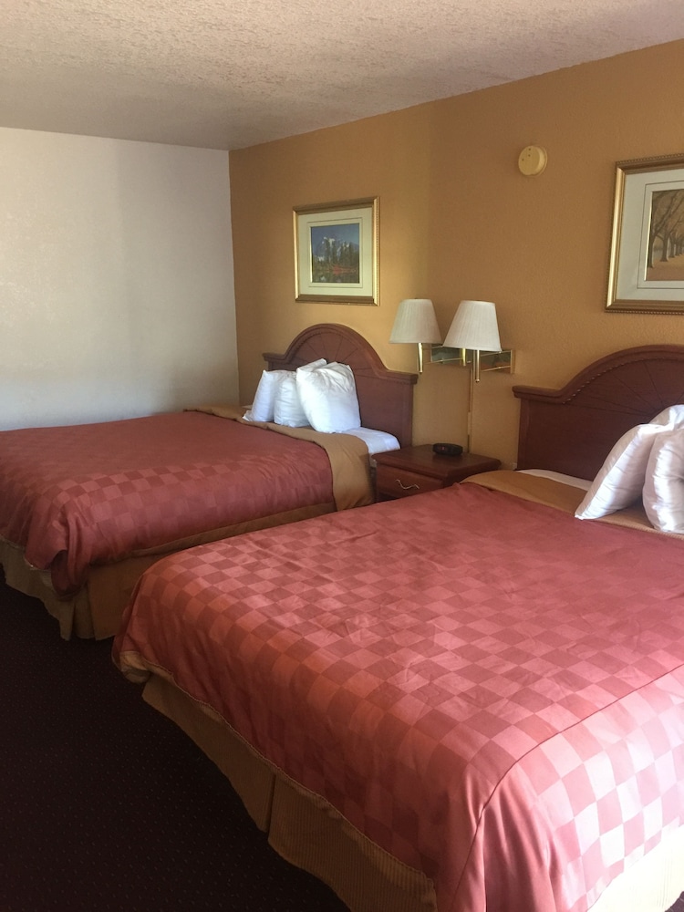 Travel Inn & Suite 14/37