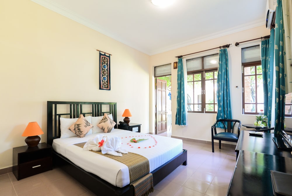 SUPERIOR, DOUBLE OR TWIN BED, GARDEN VIEW