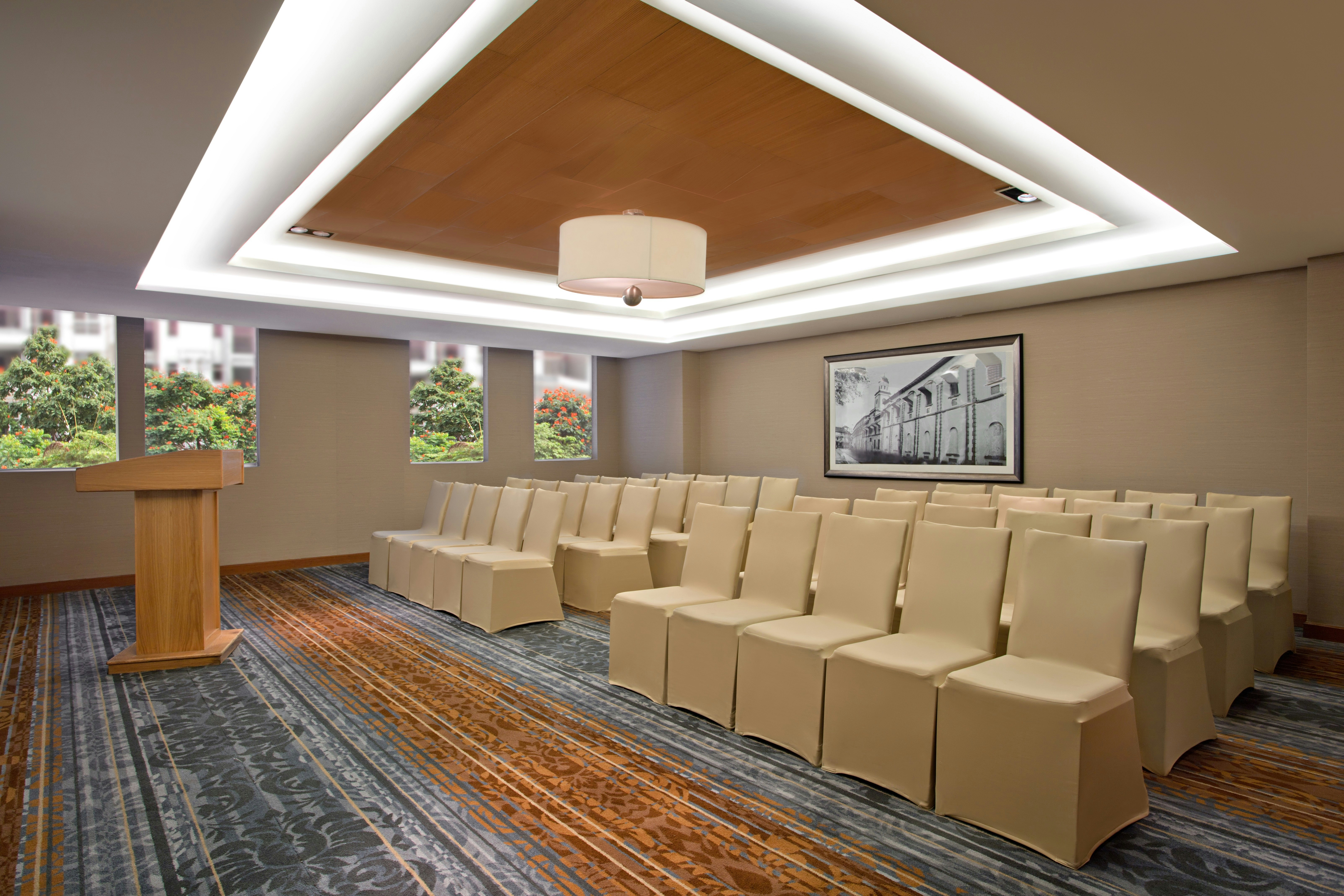 DoubleTree Suites by Hilton Bengaluru Outer Ring Road 32/51