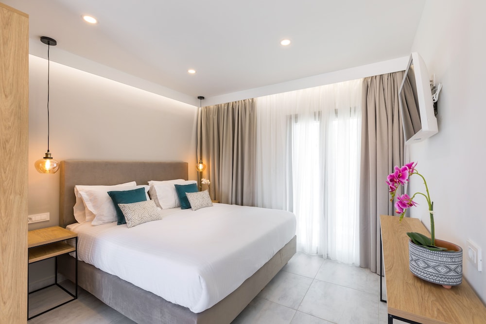 V Luxury Suites 15/50