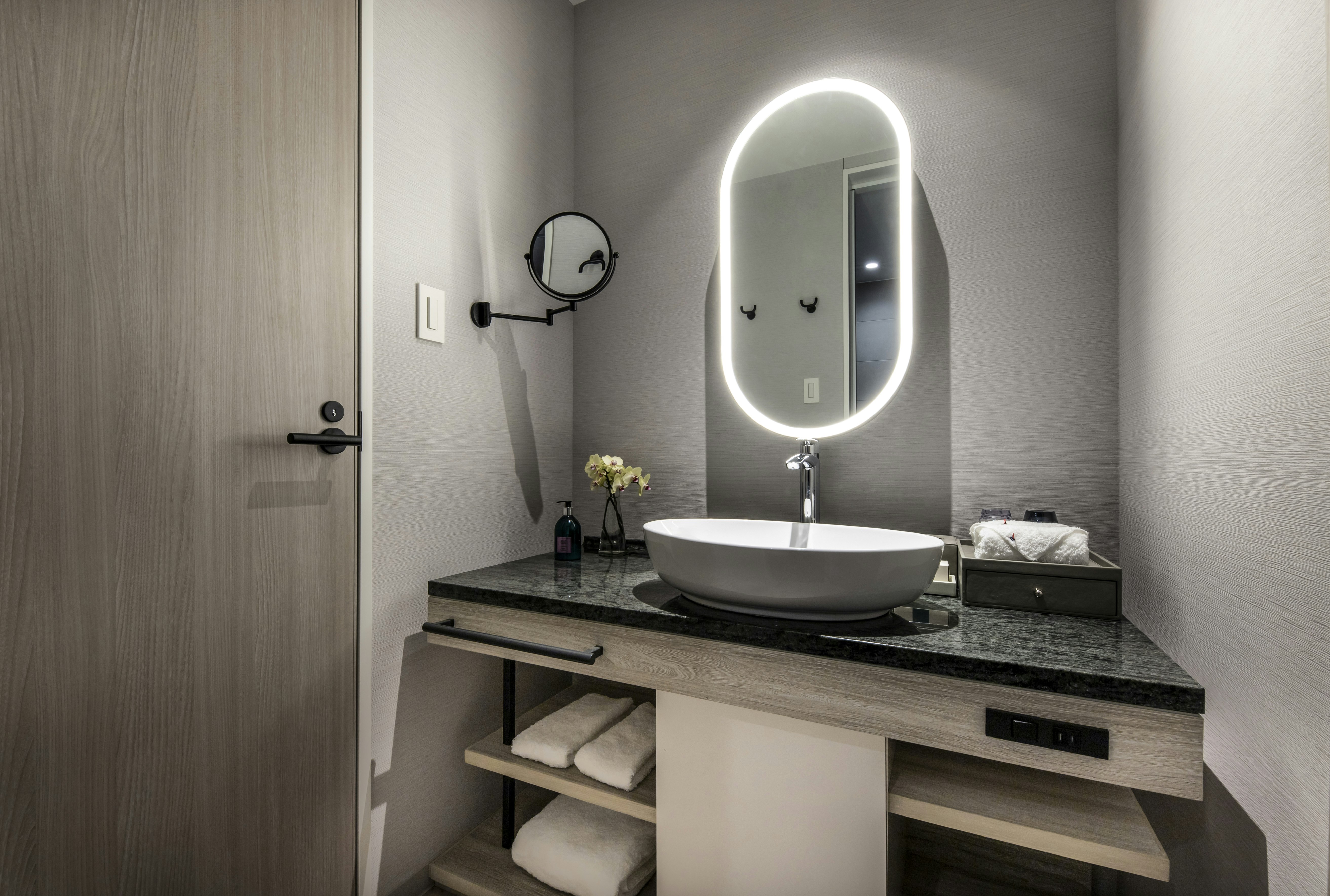 Centara Grand Hotel Osaka 50/50