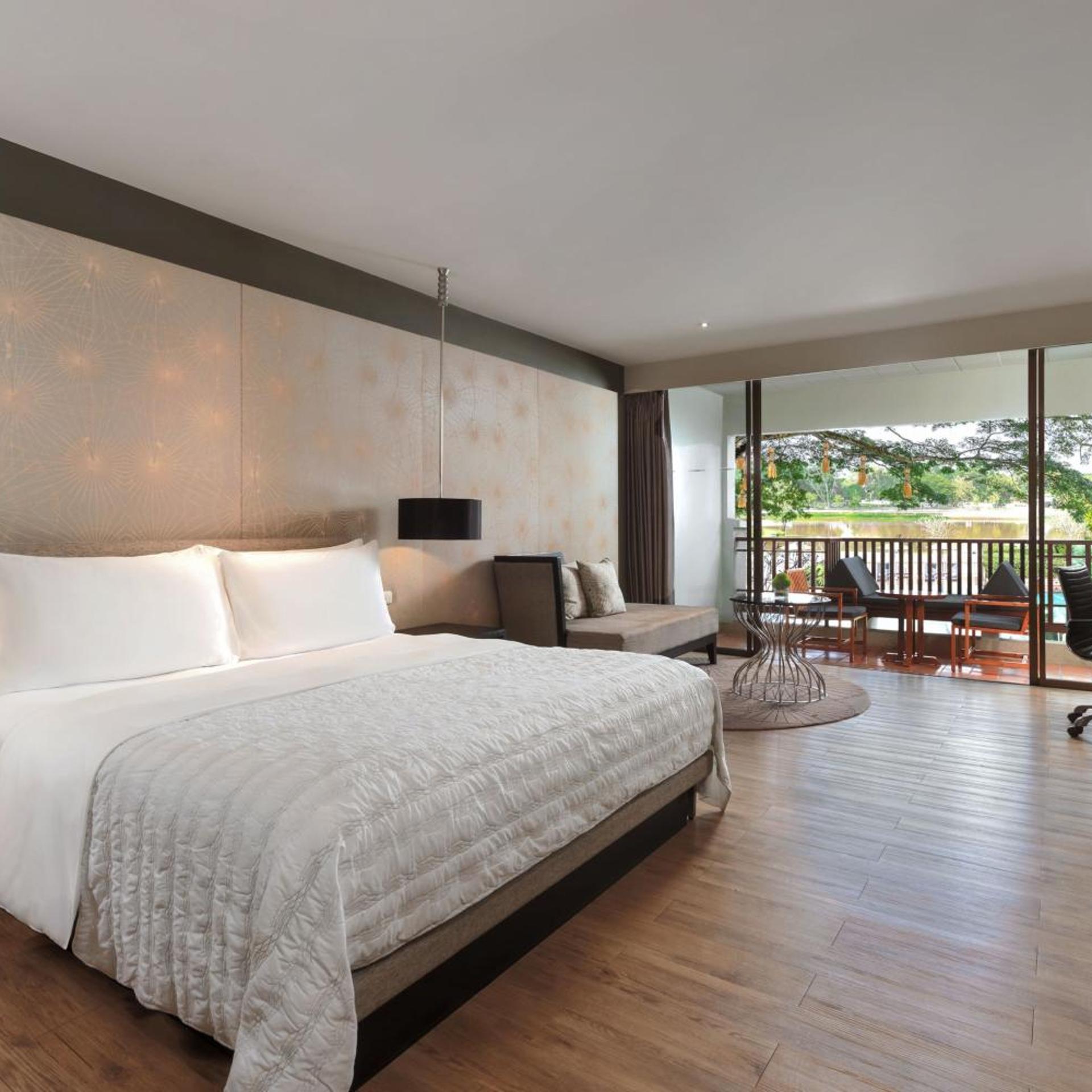 Guest Room, Deluxe, King Bed, River View, Balcony