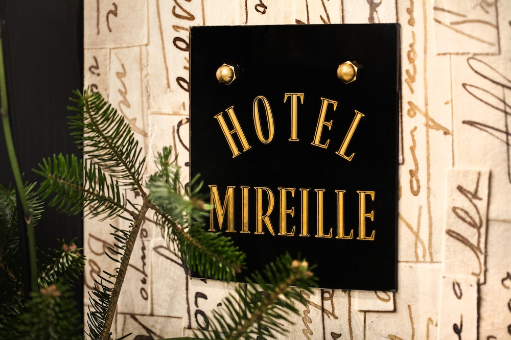 Hotel Le Mireille 38/41