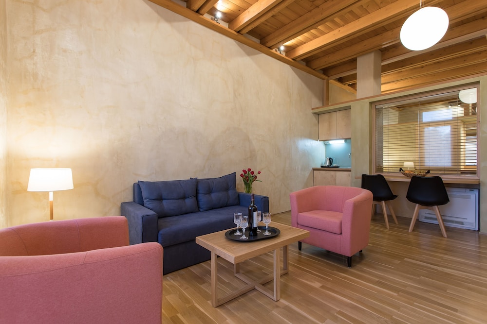 Polixenys Suites 26/46