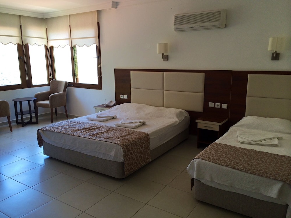 AYGUL HOTEL 14/25
