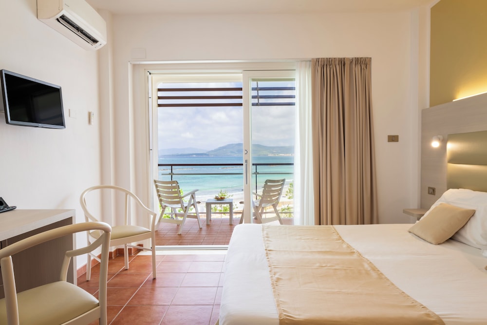 ROOM, DOUBLE OR TWIN BED, POOL VIEW