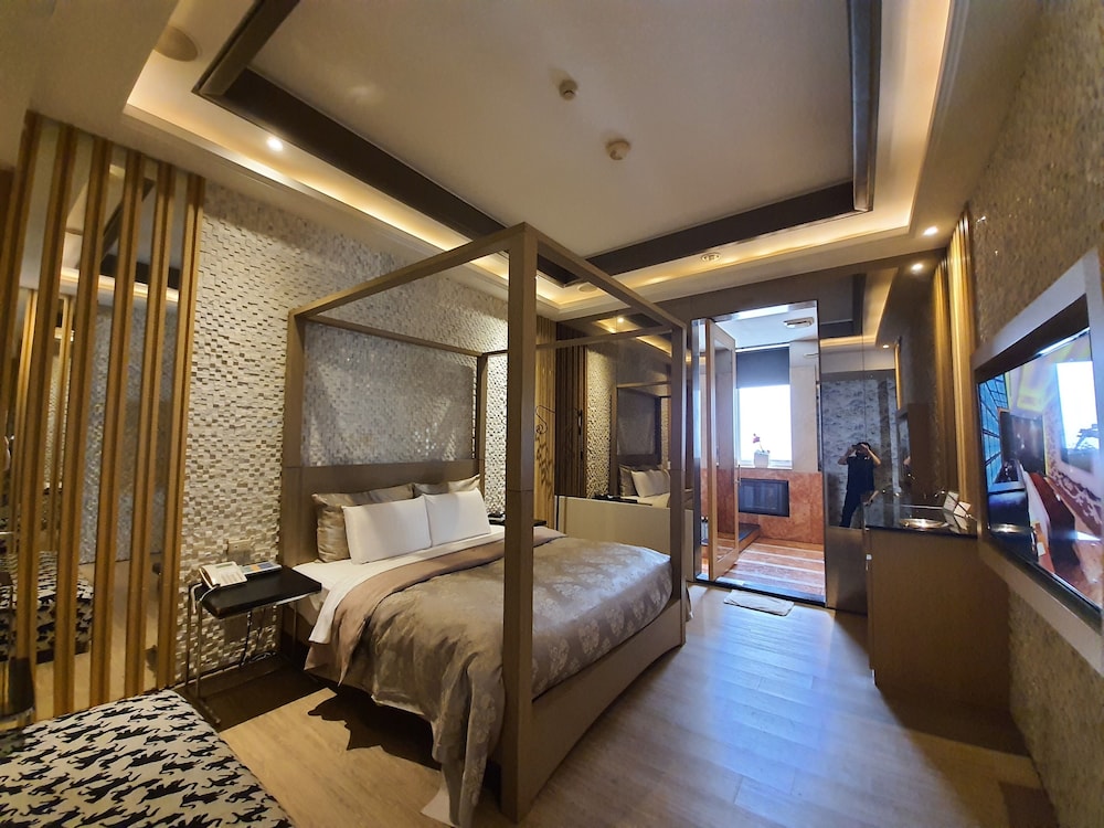 STANDARD, DOUBLE BED
