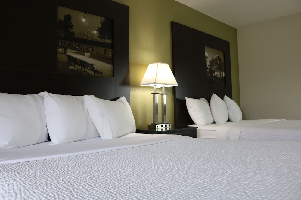 Super 8 By Wyndham La Crosse 11/45