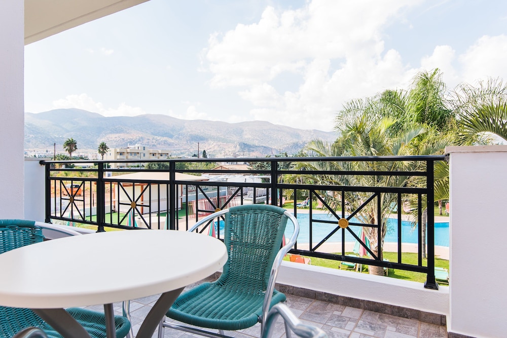 Yiannis Manos Hotel Resort 34/50