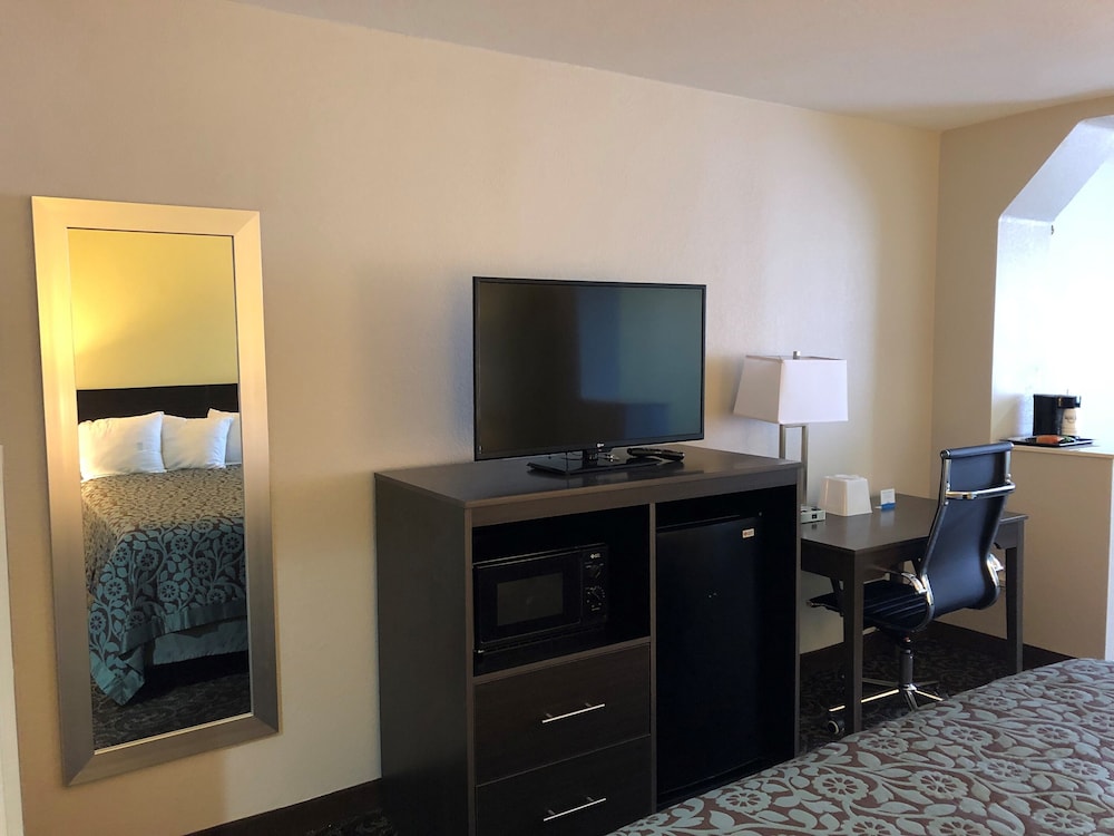 Days Inn By Wyndham Carlsbad Nm 53/65