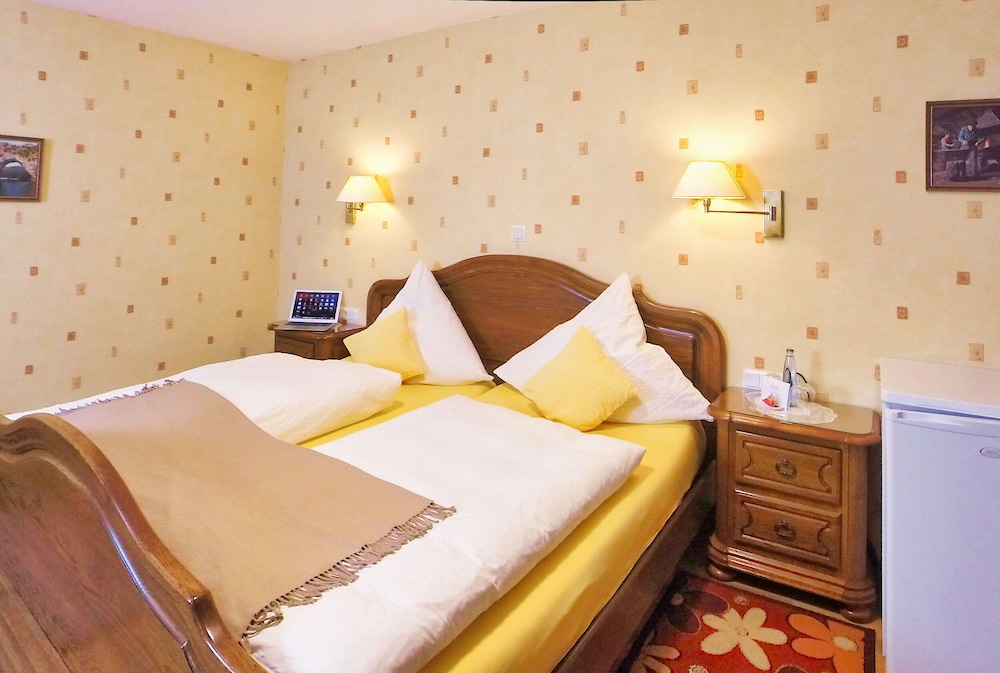 HOTEL MAURER 10/50