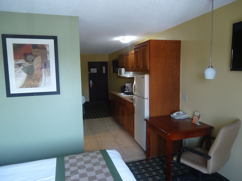 Town House Extended Stay Hotel Downtown 46/64