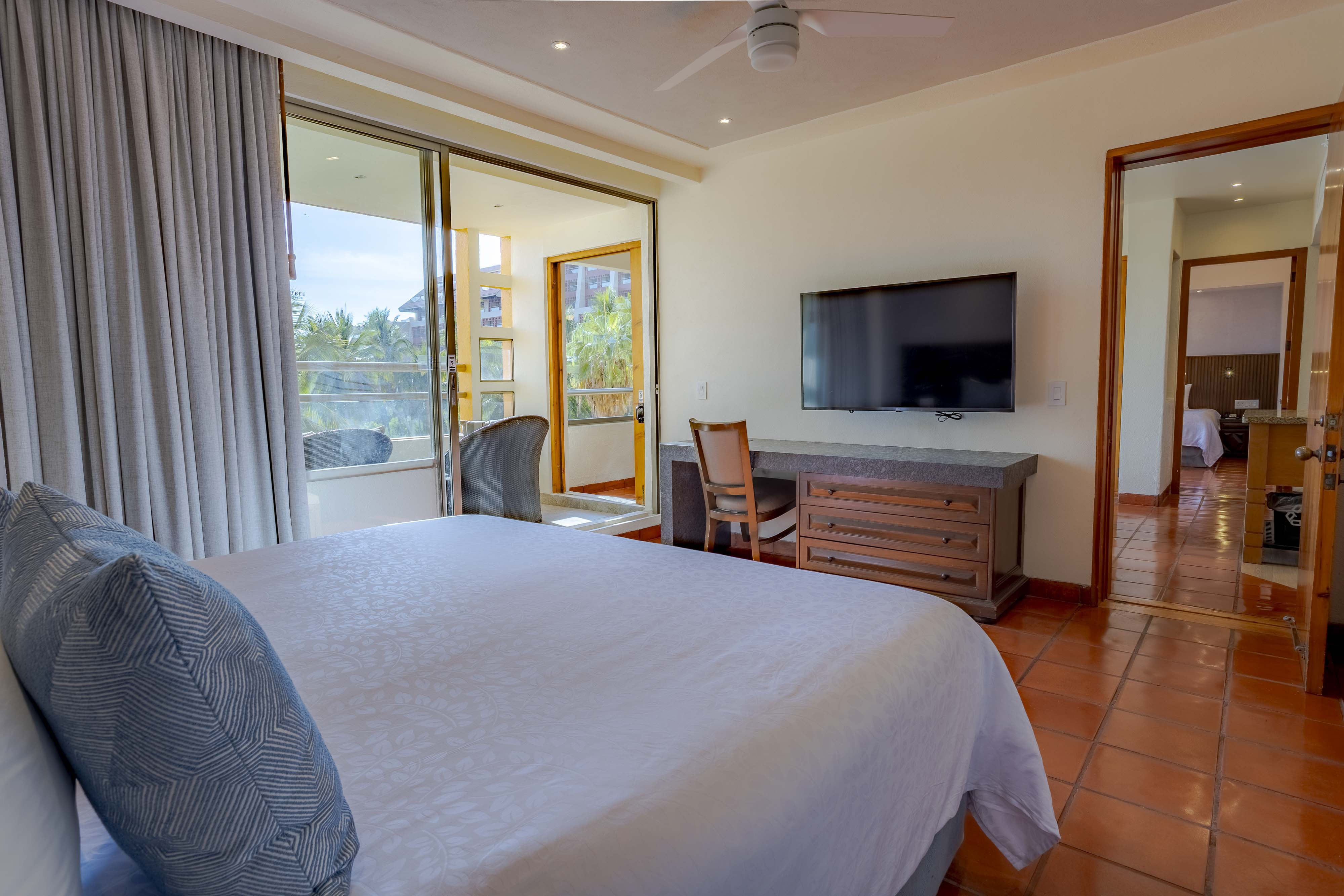 Deluxe, Suite, 2 King Beds, Garden View, 3 Bathrooms, Sofa, Balcony, Kitchen