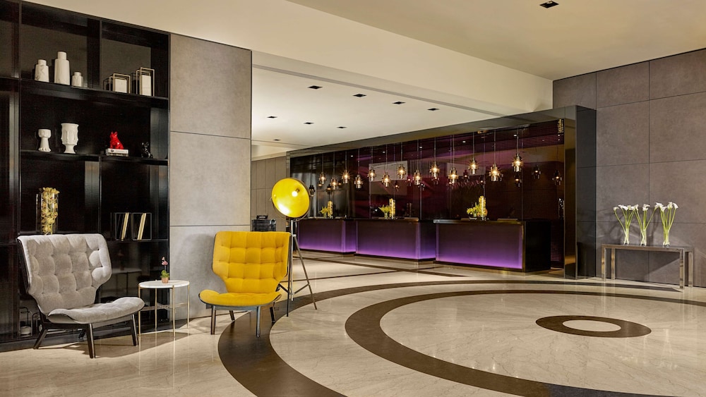 Lobby at Park Plaza Victoria London, LONDON