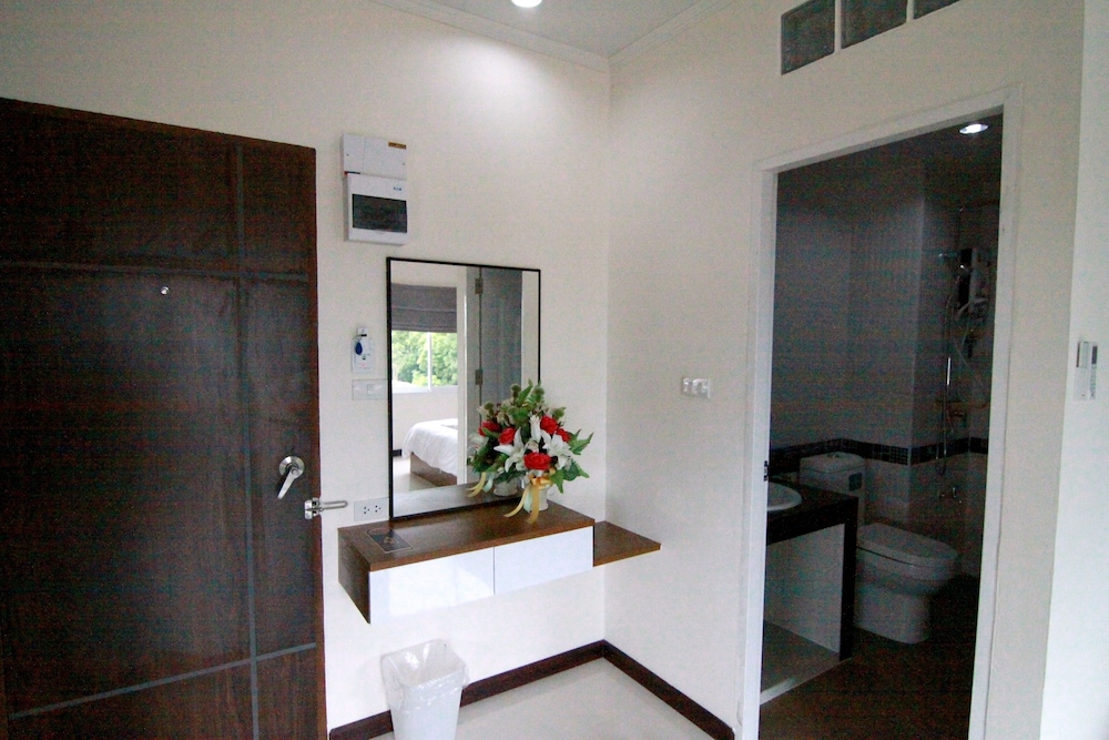 Ttt Hotel 33/48